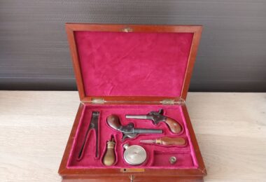 WAPEN SET 28X21CM 1